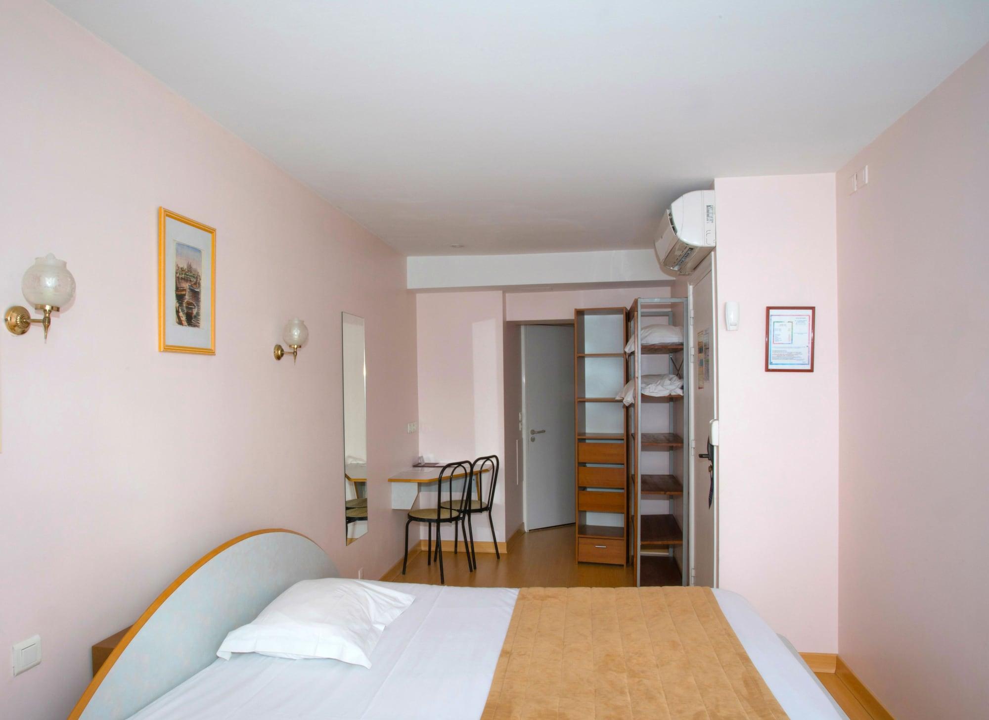 De Rosny Hotel 2*